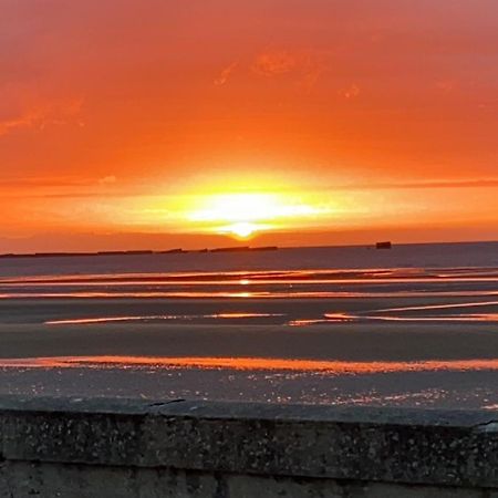 Gites "Plage" Ou "Pieds Dans L'Eau" En Front De Mer A Asnelles , 3Km D'Arromanches, 10Km De Bayeux Eksteriør bilde