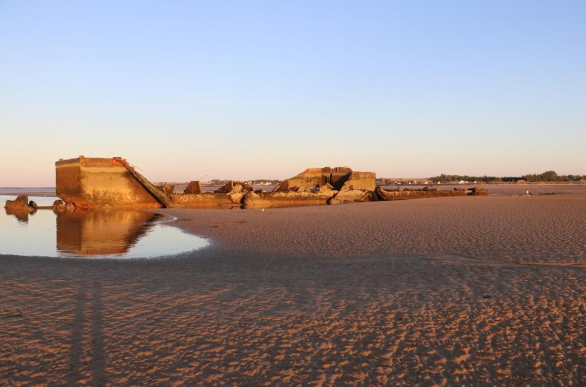 Gites "Plage" Ou "Pieds Dans L'Eau" En Front De Mer A Asnelles , 3Km D'Arromanches, 10Km De Bayeux Eksteriør bilde
